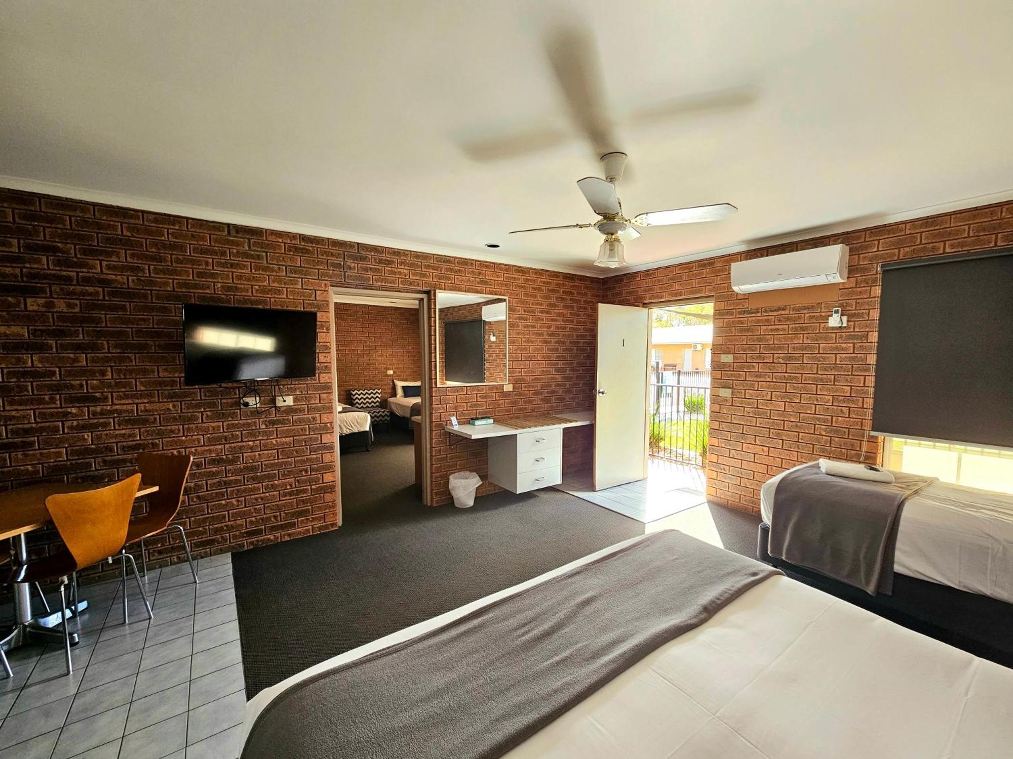 Bridge Motor Inn Tocumwal Esterno foto