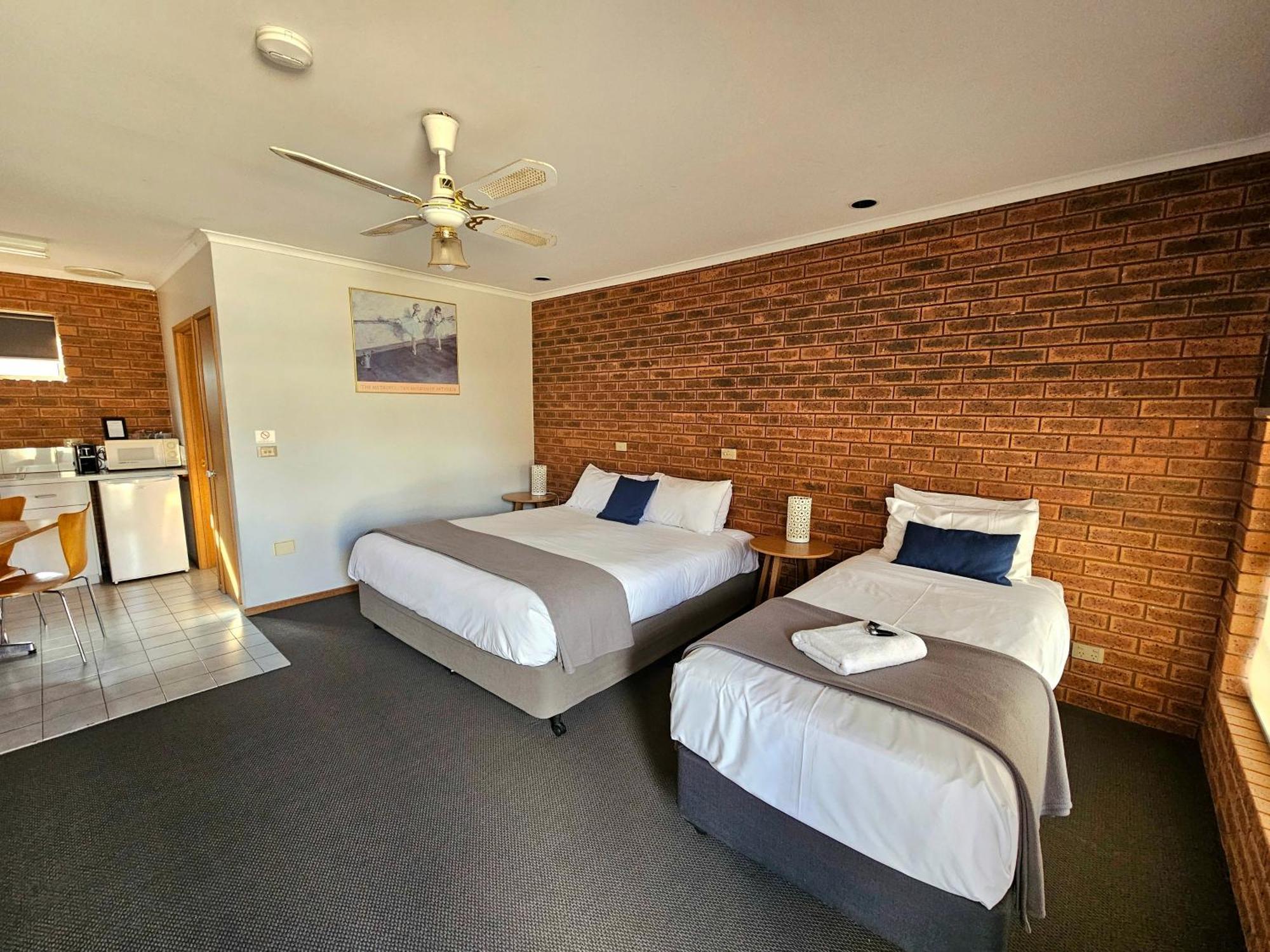 Bridge Motor Inn Tocumwal Esterno foto