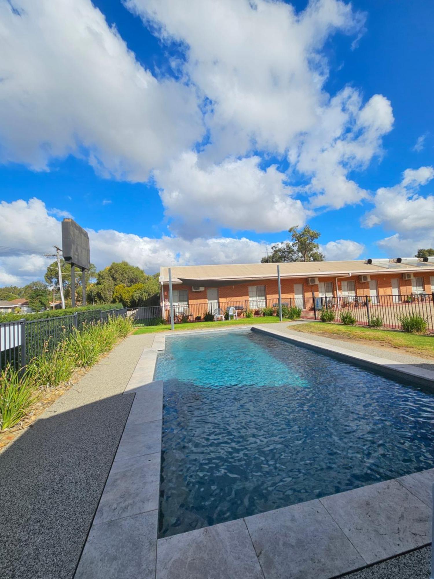 Bridge Motor Inn Tocumwal Esterno foto